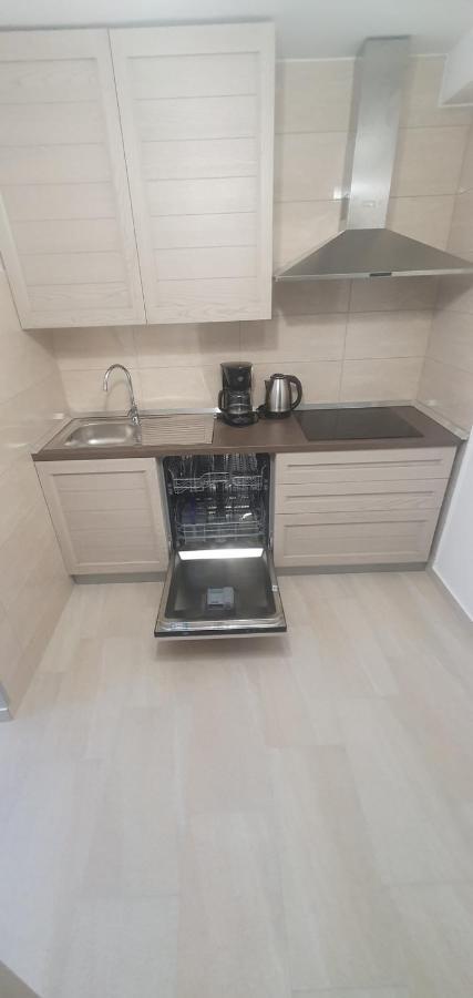 Ferienwohnung Hause Lupic Rab Town Exterior foto