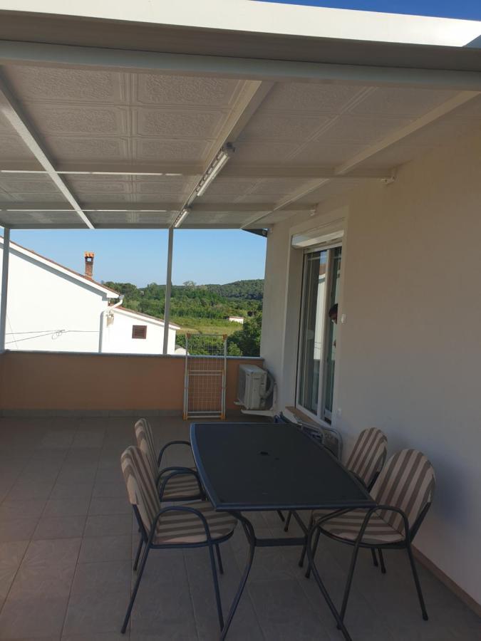 Ferienwohnung Hause Lupic Rab Town Exterior foto