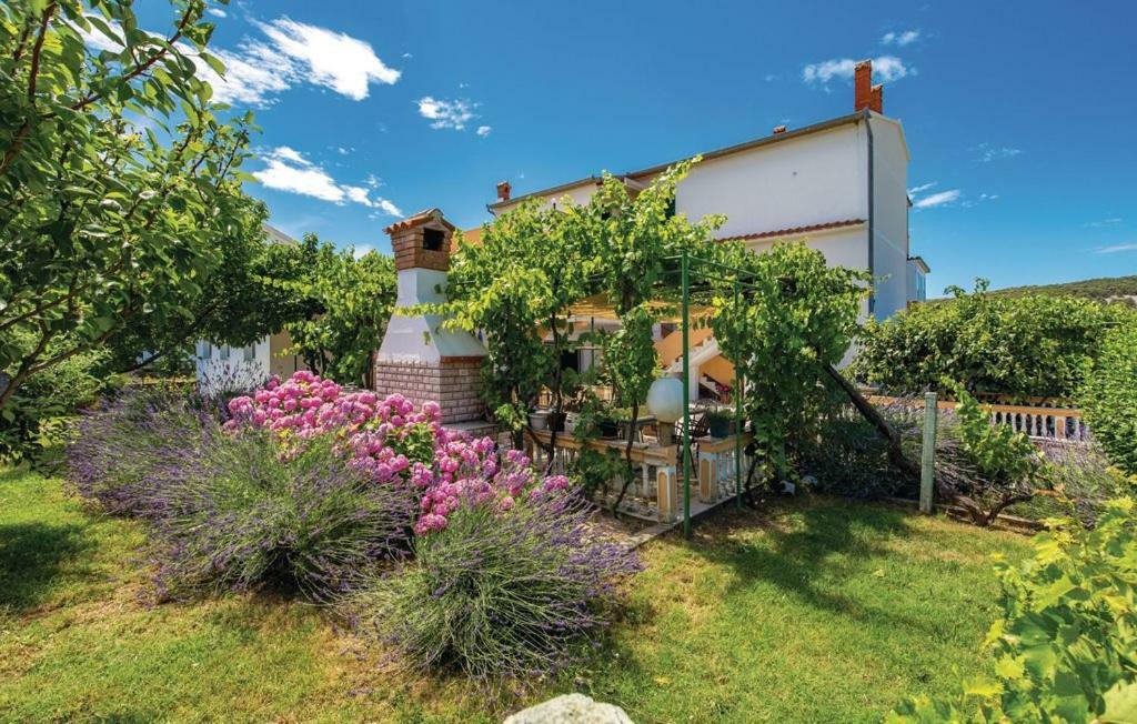 Ferienwohnung Hause Lupic Rab Town Exterior foto
